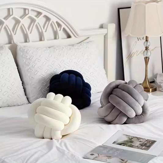 Knot pillow